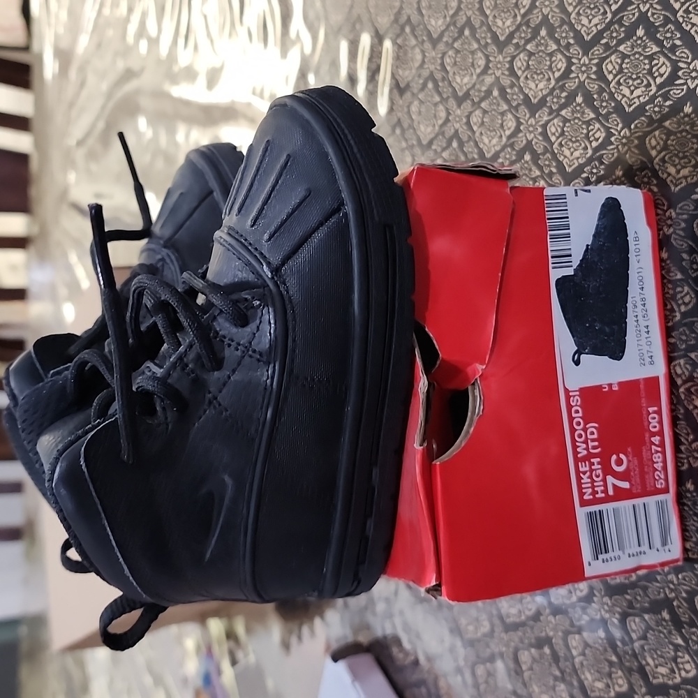 Nike Woodside High snow boots 7c